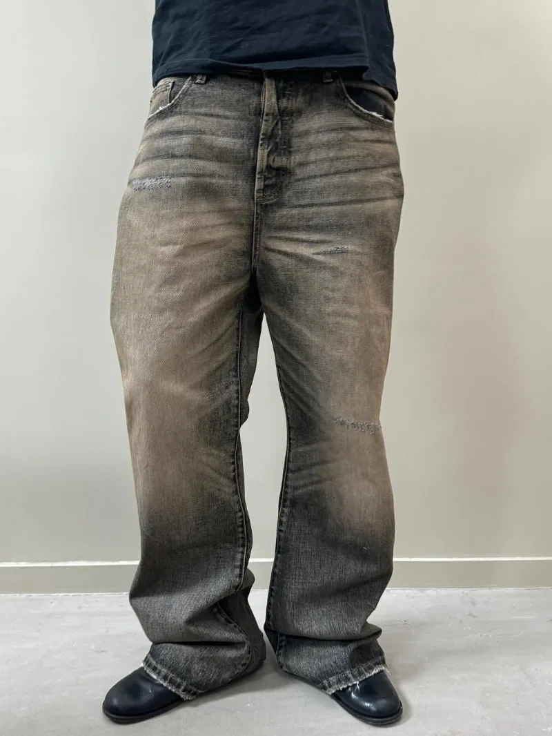Aglaonema Red - Sonnenverblasste, gewaschene, abgenutzte, selvedge-Jeans mit roten